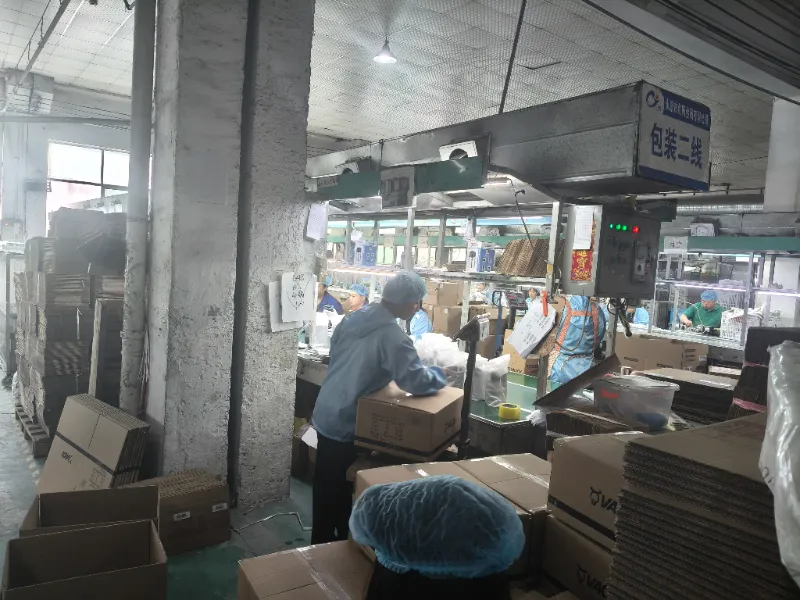 Jianyang stainless steel drinking bottle packing workshop